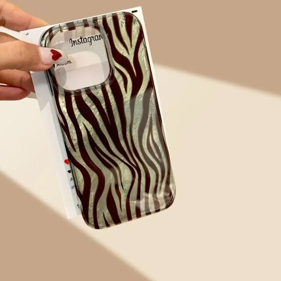 Apple iPhone 16 Pro Max Chic Zebra Stripe Metallic Silver Protection phone case - Picture 4 of 4